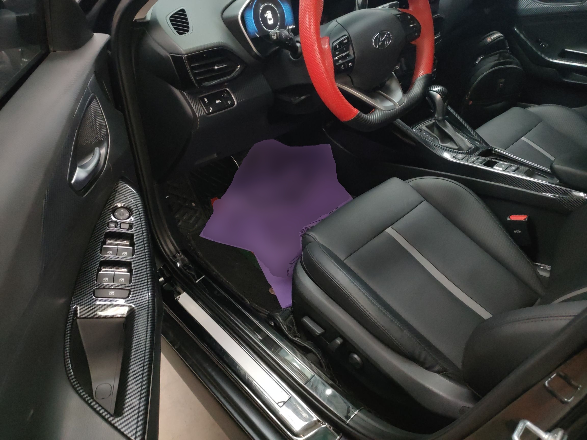 المقاعد الأمامية داخل السيارة