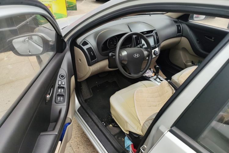 Used Hyundai Celesta 2015 1.6L Automatic Comfort Model
