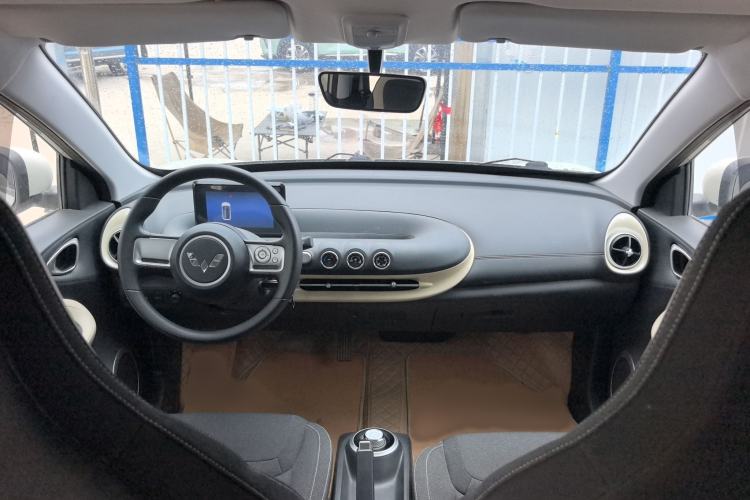 Used Wuling Bingo 2023 203km Light Edition Interior 3