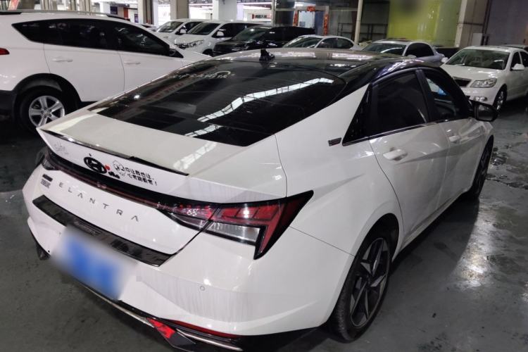 Used Hyundai Elantra 2021 1.5L CVT LUX Prestige Edition Rear Right 45 Deg