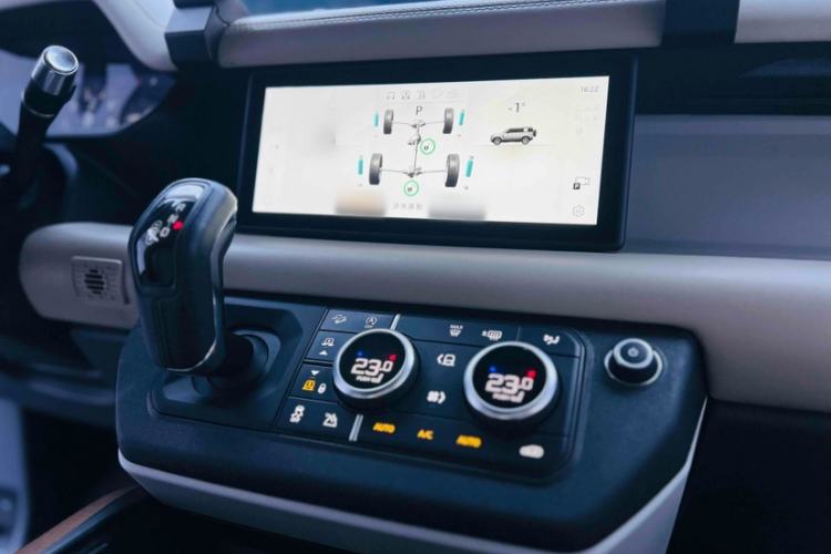 Used Land Rover Defender 2020 110 P400 Dark Special Edition Interior 2