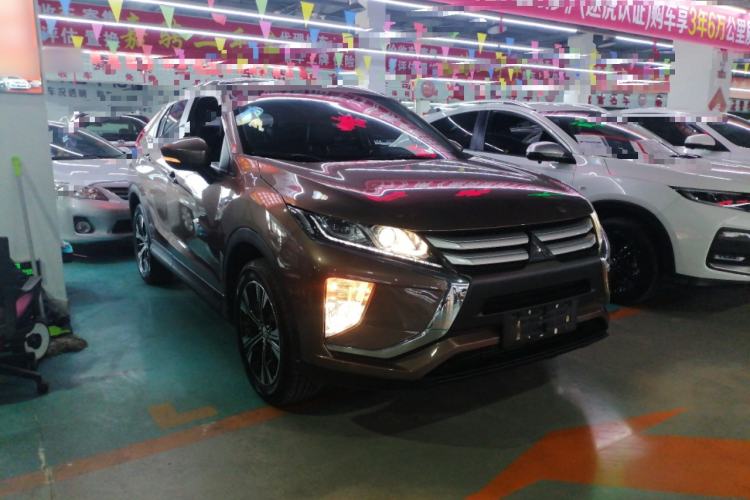 Used Mitsubishi Eclipse Cross 2018 1.5T CVT Two-Wheel Drive Fearless Edition Front Right 45 Deg