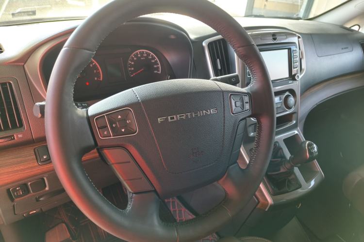 Used FORTHING Lingzhi PLUS 2021 Travel Edition 2.0L Manual Luxury 7-Seater
