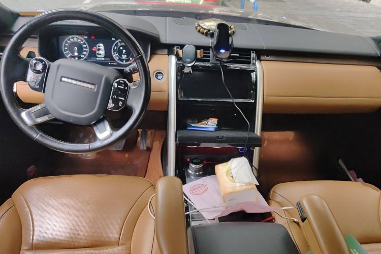 Used Land Rover Discovery 2019 3.0 SC V6 HSE LUXURY Center Console