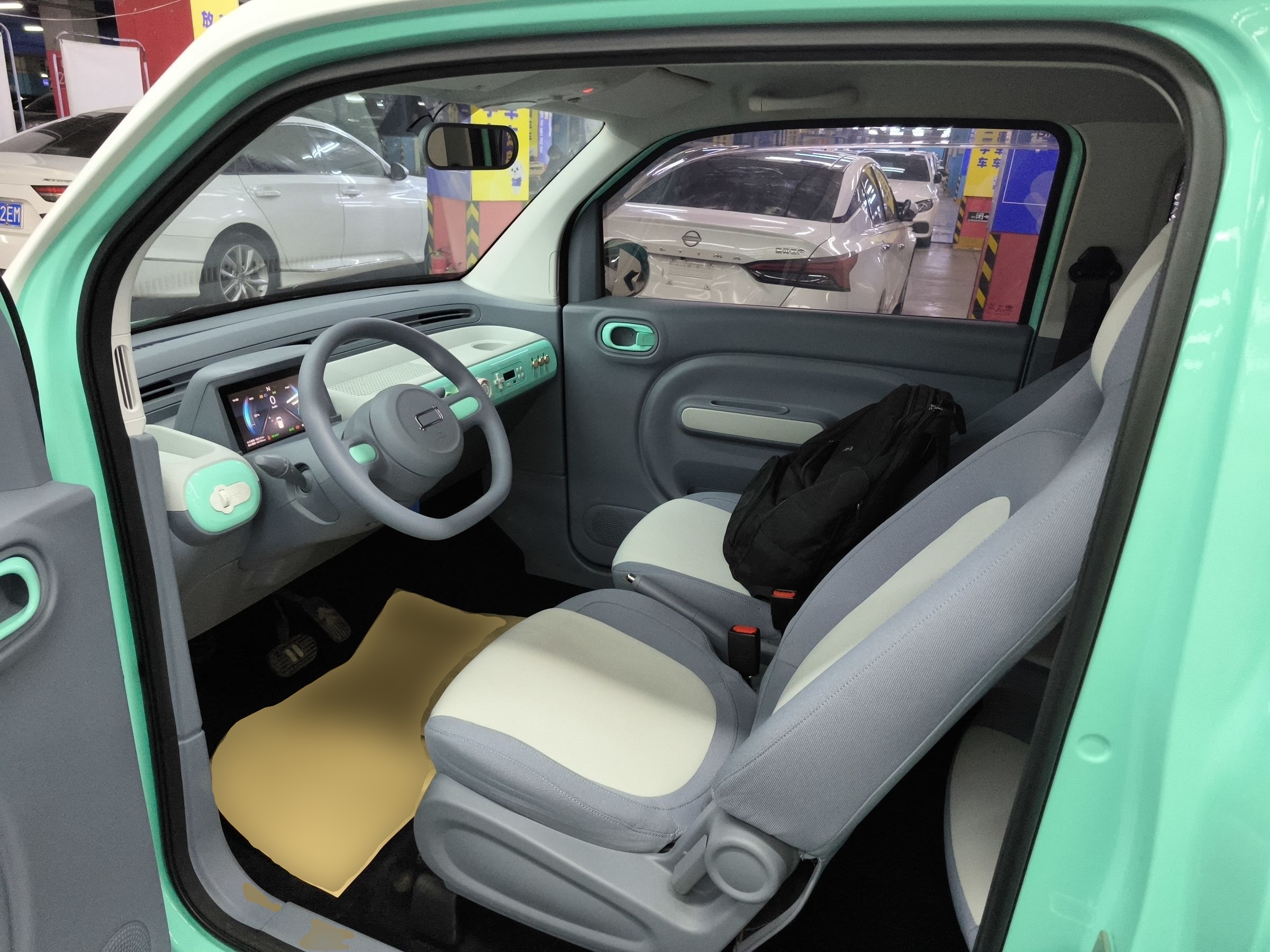 Переднее сиденье в автомобиле