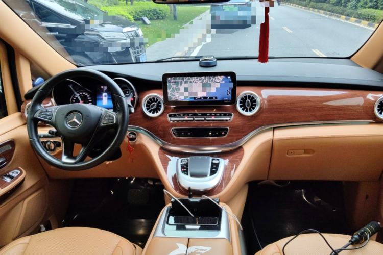 Used Mercedes-Benz V-Class  Center Console