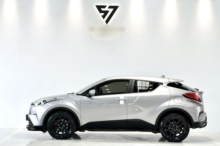 Used Toyota IZOA 2018 2.0L Yidong Version China V Standard
