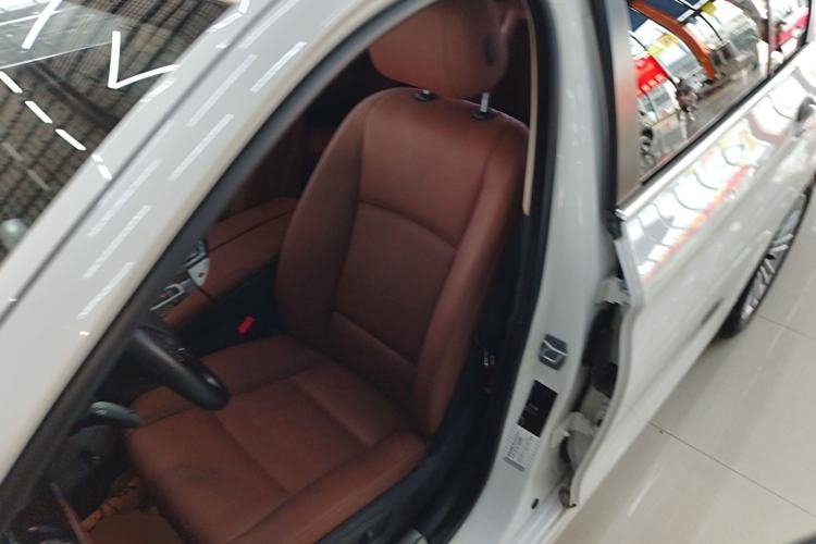 Used BMW 5 Series 2014 525Li Leading Model
