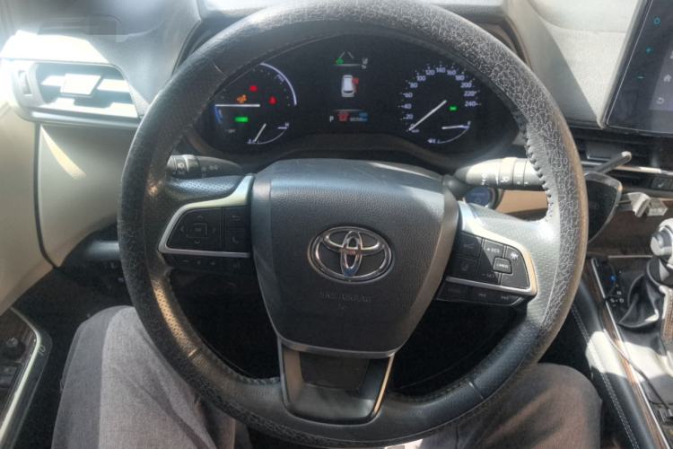 Used Toyota SIENNA 2021 2.5L Hybrid Luxury Edition Steering Wheel