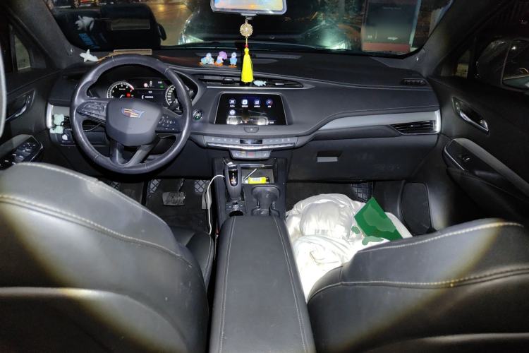 Used Cadillac XT4 2018 28T Two-Wheel Drive Leading Version Center Console