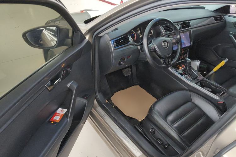 Used Volkswagen Passat 2016 330TSI DSG Luxury Edition Driver Seat