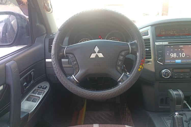 Used Mitsubishi Pajero 2016 3.0L Automatic Standard Version China V Standard Steering Wheel