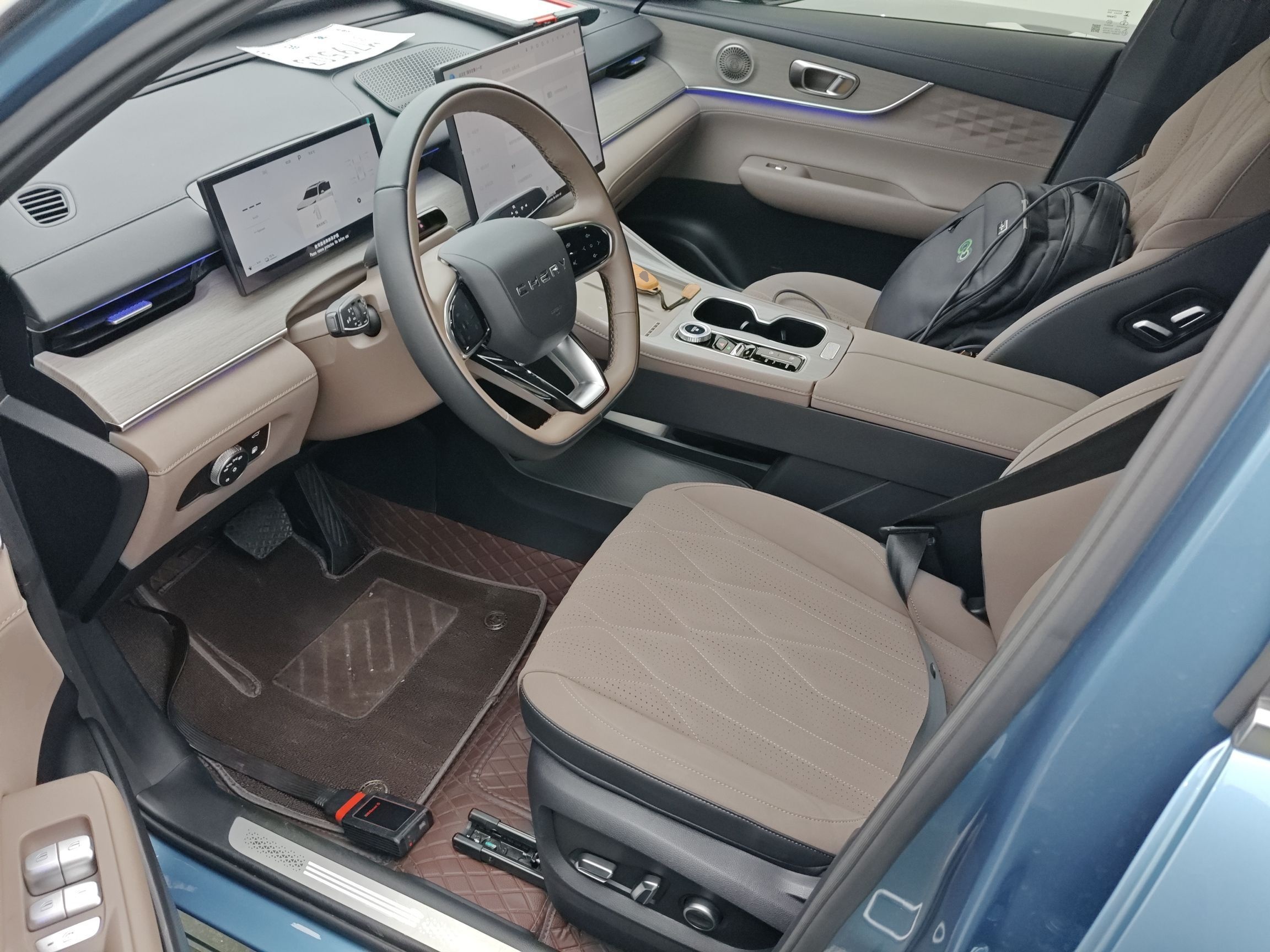 المقاعد الأمامية داخل السيارة