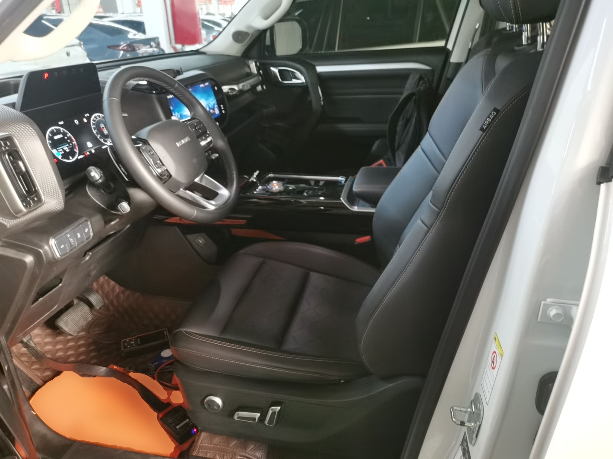 المقاعد الأمامية داخل السيارة