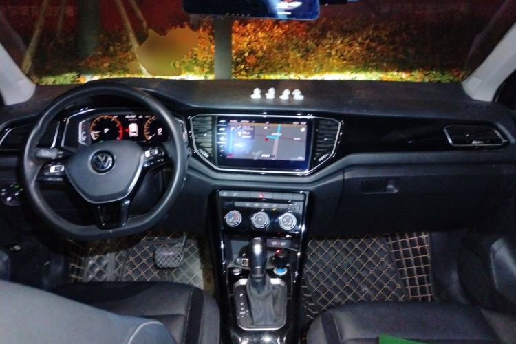 Used Volkswagen T-ROC 2021 280TSI DSG Two-Wheel Drive Comfort Connect Edition Center Console