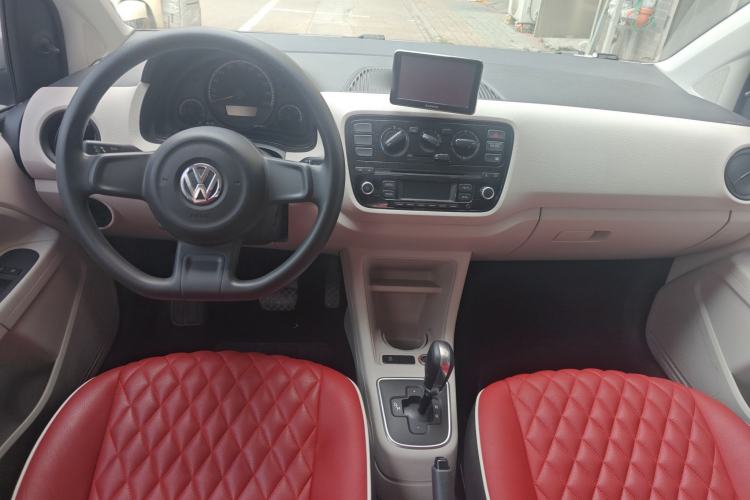 Used Volkswagen up! 2015 1.0L move up!
