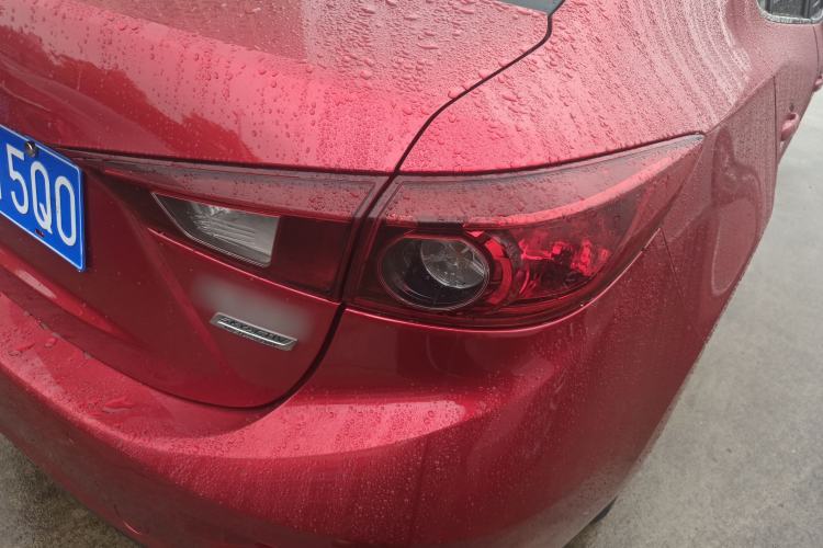 Used Mazda 3 Axela 2014 Sedan 1.5L Automatic Luxury Model