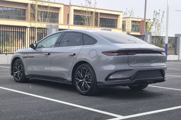 Used BYD Han 2025 DM-i 125KM Prestige Model Exterior 6