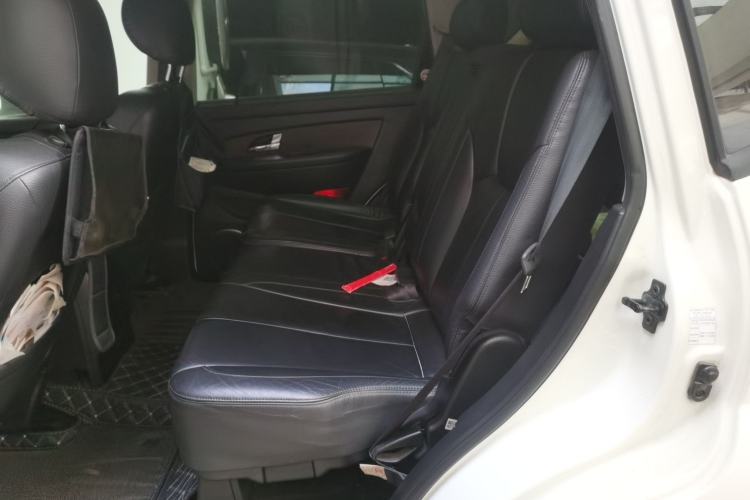 Used SsangYong Rexton W 2014 2.0T Four-Wheel Drive Luxury Navigation Version with 5 Seats
