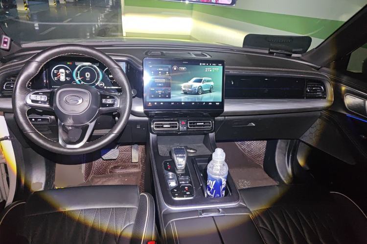 Used GAC Trumpchi GS8 2022 Flagship Series 2.0 TGDI Two-Wheel-Drive Prestige Edition (7 Seats) Center Console