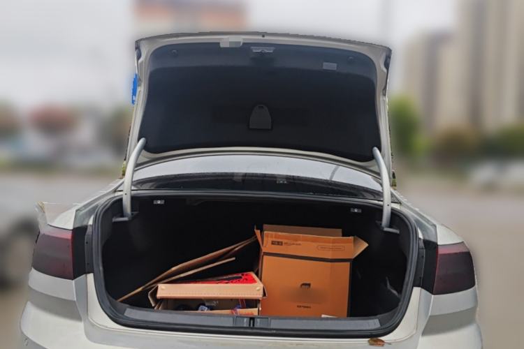 Used Volkswagen Magotan 2018 330TSI DSG Luxury Model Trunk