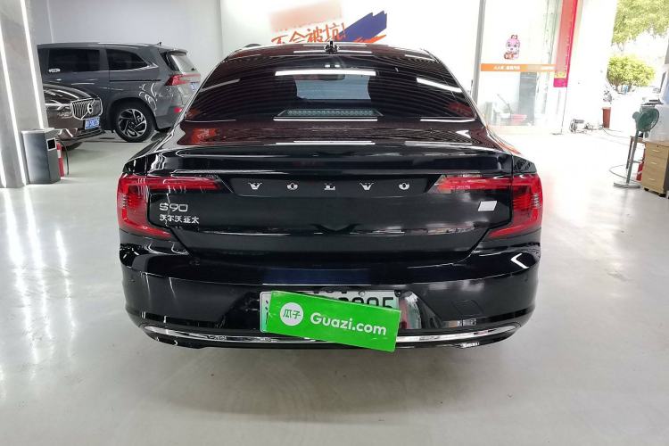 Used Volvo S90 New Energy 2023 T8 Plug-in Hybrid All-Wheel Drive Long-Range Zhiyi Luxury Edition
