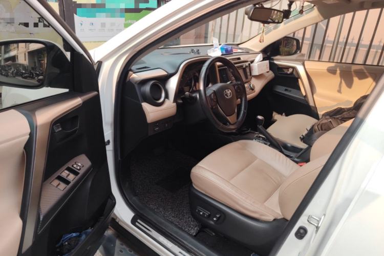 Used Toyota RAV4 2013 2.5L Automatic 4x4 Elite Edition Driver Seat