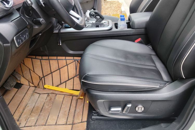 Used Tank 300 2023 City Edition 2.0T—Stylish as Ever Left Front Seat