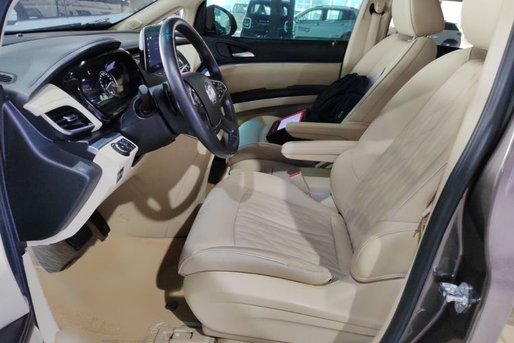 Used Buick GL8 2023 Facelifted Land Cruiser Executive Luxury Version
