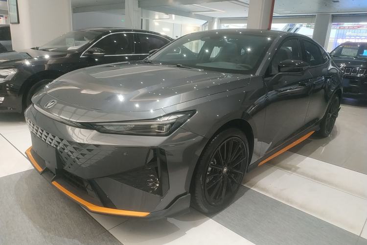 Used Changan UNI-V 2025 1.5T 500Bar Prestige Sporty Version