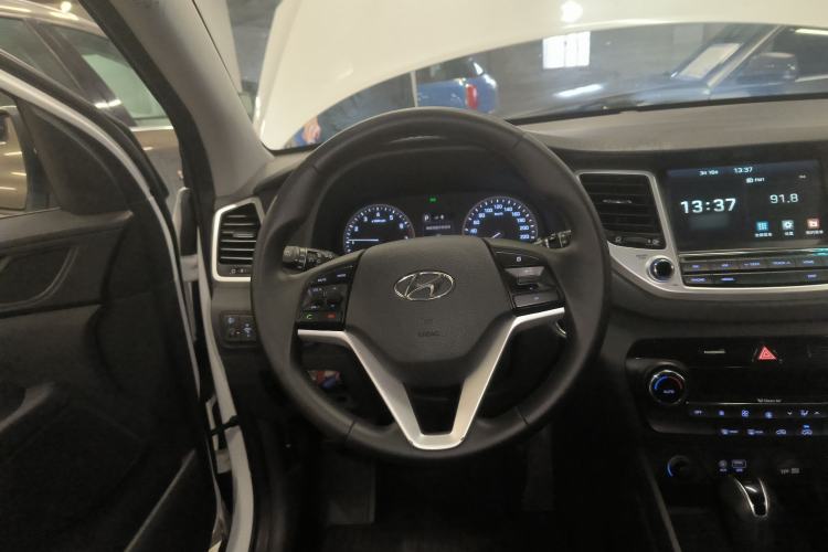 Used Hyundai Tucson 2018 1.6T Dual-Clutch Two-Wheel Drive 15th Anniversary Special Edition
