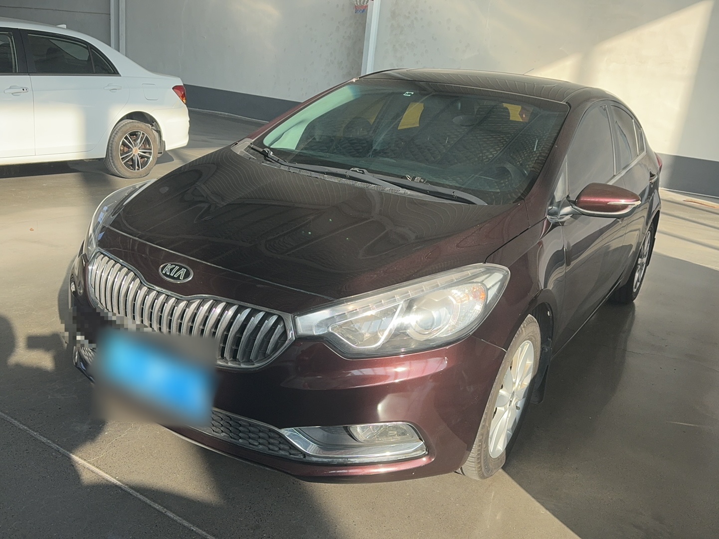 تحت مقدمة السيارة