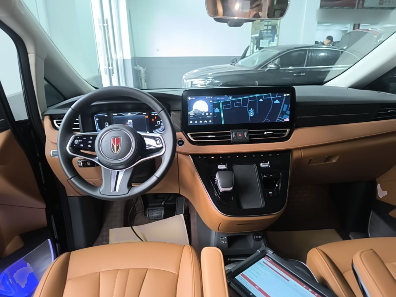 Hongqi HQ9 PHEV 2024 2.0T Four-Wheel Drive Business Edition — снимка 12