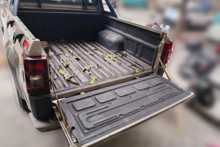 Used JMC Yuhu 7 2020 2.0T Diesel Manual Two-Wheel Drive Comfort Edition Short Wheelbase China VI Standard JX4D20A6L Trunk