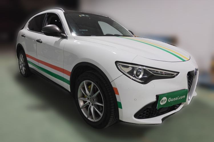 Used Alfa Romeo Stelvio 2017 2.0T 280HP Luxury Edition Front Right 45 Deg