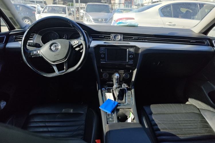 Used Volkswagen Magotan 2018 280TSI DSG Leading Model Center Console