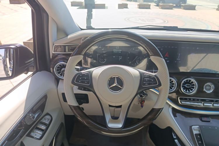 Used Mercedes-Benz Vito 2023 2.0T Elite Version 7 Seats Steering Wheel
