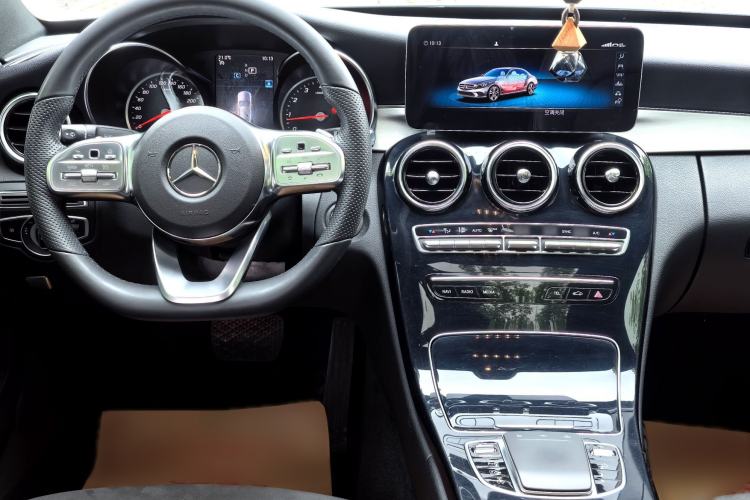 Used Mercedes-Benz C-Class 2019 C 260 Sport Edition Interior 4