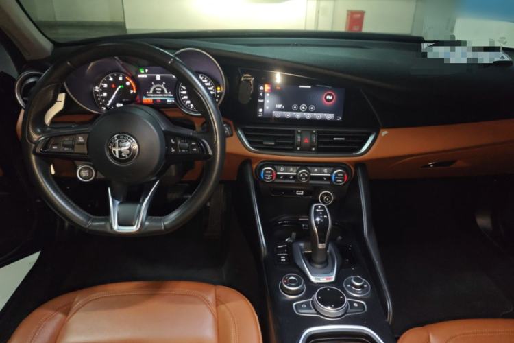 Used Alfa Romeo Giulia 2021 2.0T 280HP Luxury Edition
