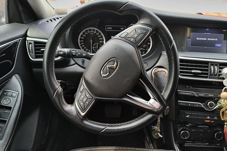 Used Infiniti QX30 2017 1.6T Two-Wheel Drive Fashion Edition Steering Wheel