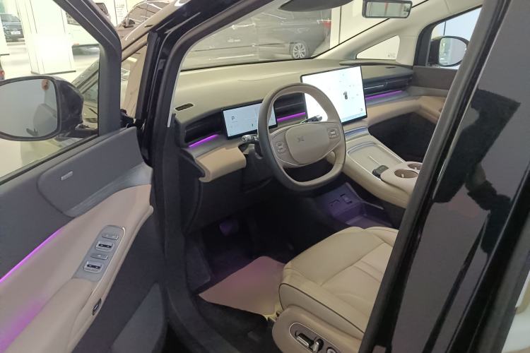 Used XPeng X9 2025 740 Ultra-Long Range Max Driver Seat