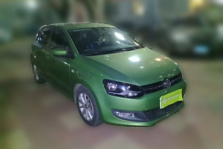 Used Volkswagen Polo 2013 1.4L Automatic Luxury Edition Front Right 45 Deg
