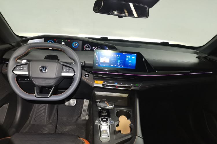 Used CHANGAN UNI-V 2022 2.0T Leading-Speed Edition Center Console