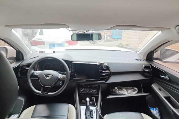 Used Jetta VS5 2019 280TSI Automatic Trend Model Center Console