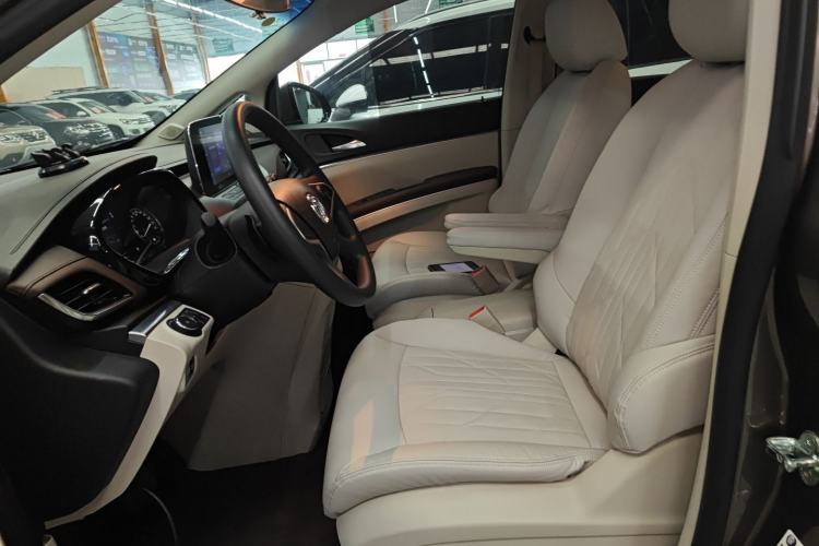 Used Buick GL8 2023 Land Executive Class Comfort Model