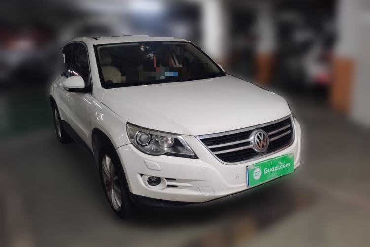 Used Volkswagen Tiguan 2009 2.0 TSI Luxury Edition Front Right 45 Deg