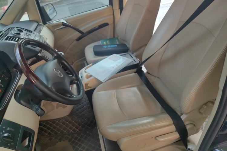 Used Mercedes-Benz Vito 2011 2.5L 7-seater executive version Left Front Seat