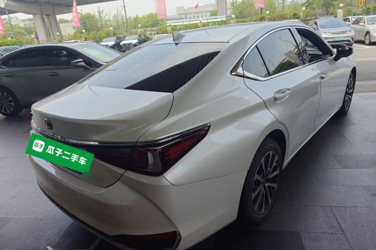 Used Lexus ES 2023 200 Excellence Edition Rear Right 45 Deg