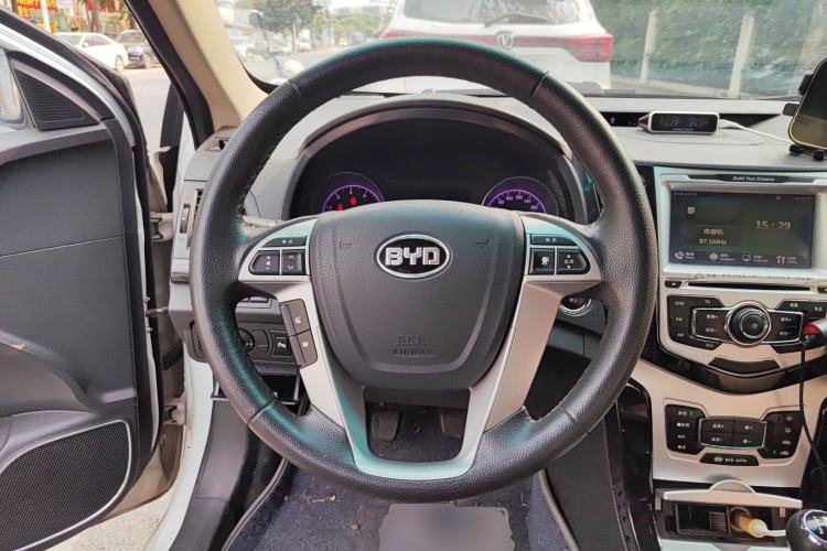 Used BYD Surui 2014 1.5L Manual Luxury Model Steering Wheel