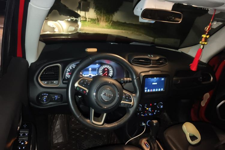 Used Jeep Renegade 2018 Connected Large Screen Version 180T Automatic Smart Version Center Console